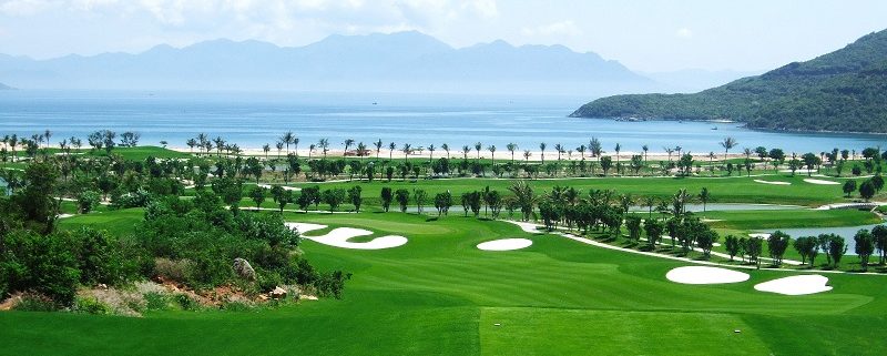 sân golf chuẩn quốc tế tại Vinpearl Vũ Yên Hải Phòng